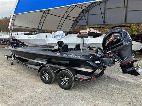 We've packed the ZXR19 with the design features, unparalleled strength, and standard accessories that will help create a perfect day on the water. . Skeeter zxr 19 top speed